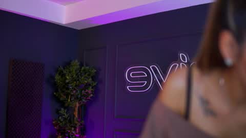 Snapshot of siennaruh chatting on 11/29/25, 11:57 Sienna online show from 11/29/25, 11:57