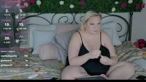 Snapshot of siennaxluxx chatting on 06/17/26, 06:42 Sienna Luxx online show from 06/17/26, 06:42
