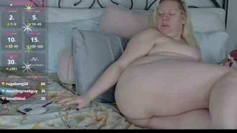Snapshot of siennaxluxx chatting on 06/19/26, 09:18 Sienna Luxx online show from 06/19/26, 09:18
