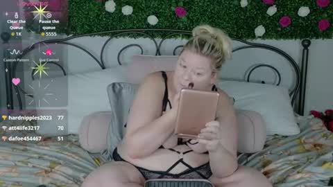 Snapshot of siennaxluxx chatting on 07/20/26, 04:53 Sienna Luxx online show from 07/20/26, 04:53