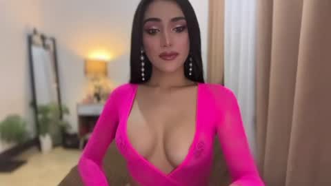 Snapshot of sierra_cox chatting on 07/14/26, 10:21 MISS YSABELLE online show from 07/14/26, 10:21