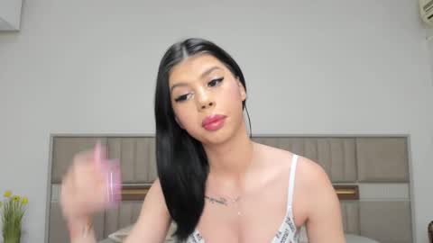 Snapshot of sierra_halle chatting on 11/23/25, 03:45 SIERRA online show from 11/23/25, 03:45