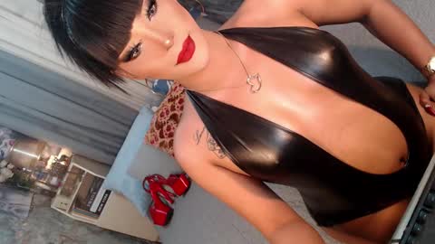 Snapshot of sierrafina_mcbride chatting on 03/05/26, 05:47 Sierrafina online show from 03/05/26, 05:47