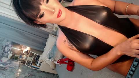 Snapshot of sierrafina_mcbride chatting on 05/15/26, 10:00 Sierrafina online show from 05/15/26, 10:00