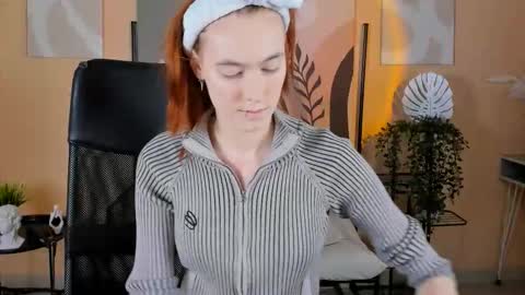 Snapshot of sierraharrper chatting on 12/14/25, 04:34 SieraHarper online show from 12/14/25, 04:34