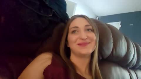 Snapshot of silentsarah chatting on 12/15/25, 08:57 SilentSarah online show from 12/15/25, 08:57