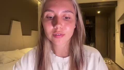 Snapshot of silicia_lu chatting on 03/05/26, 04:03 You fav Miss Si online show from 03/05/26, 04:03