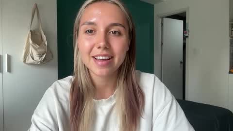 Snapshot of silicia_lu chatting on 03/23/26, 09:13 You fav Miss Si online show from 03/23/26, 09:13