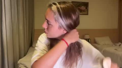 Snapshot of silicia_lu chatting on 04/12/26, 11:26 You fav Miss Si online show from 04/12/26, 11:26