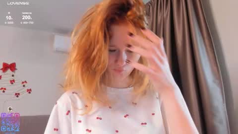 Snapshot of silkencrave chatting on 12/23/25, 08:12 Call me Mia online show from 12/23/25, 08:12