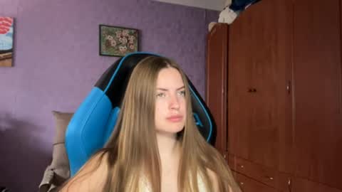 Erica online show from 05/20/26, 07:36
