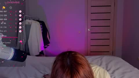 Snapshot of silly___woman chatting on 04/15/26, 07:43 silly___woman online show from 04/15/26, 07:43
