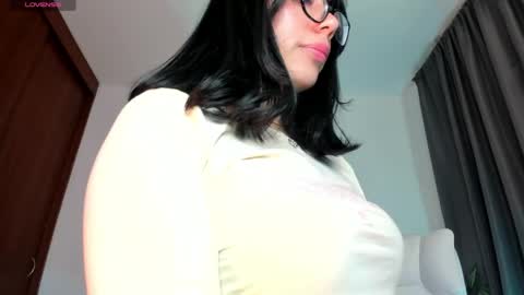 Snapshot of silvanna_moore chatting on 04/23/26, 03:14 Silvanna online show from 04/23/26, 03:14