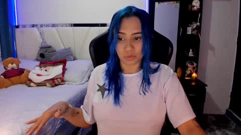 Snapshot of silver_jinx chatting on 01/04/25, 01:42 powder online show from 01/04/25, 01:42