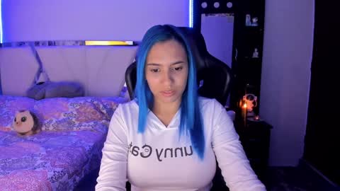 Snapshot of silver_jinx chatting on 01/17/25, 01:47 powder online show from 01/17/25, 01:47