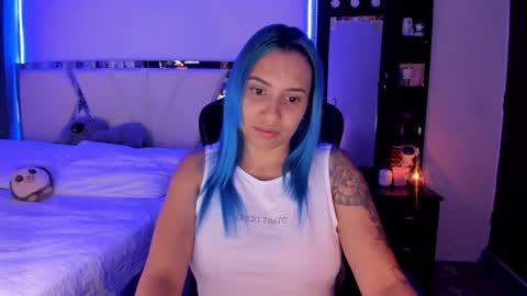 Snapshot of silver_jinx chatting on 02/01/25, 01:23 powder online show from 02/01/25, 01:23