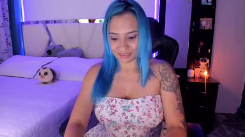 Snapshot of silver_jinx chatting on 02/02/25, 01:23 powder online show from 02/02/25, 01:23