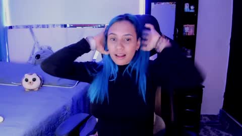 Snapshot of silver_jinx chatting on 02/08/25, 01:11 powder online show from 02/08/25, 01:11