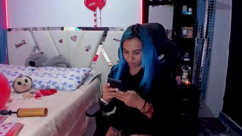 Snapshot of silver_jinx chatting on 02/14/25, 01:45 powder online show from 02/14/25, 01:45