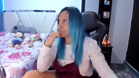 Snapshot of silver_jinx chatting on 03/08/25, 12:33 powder online show from 03/08/25, 12:33