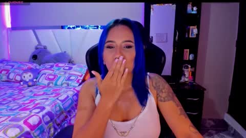 Snapshot of silver_jinx chatting on 02/22/26, 02:24 powder online show from 02/22/26, 02:24