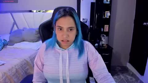 Snapshot of silver_jinx chatting on 04/15/26, 01:45 powder online show from 04/15/26, 01:45