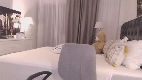 Snapshot of silver_miss chatting on 04/14/26, 06:58 Silver ok online show from 04/14/26, 06:58