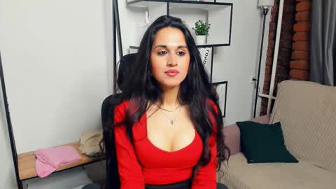 Snapshot of silvertempt chatting on 10/14/25, 01:34 Syrena online show from 10/14/25, 01:34