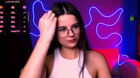 Snapshot of silvia_queen1 chatting on 12/16/25, 08:25 Silvia nude in pvt online show from 12/16/25, 08:25