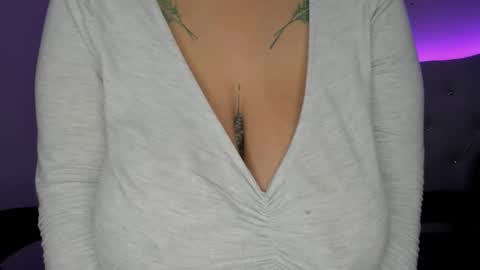 Snapshot of silvia_richiej chatting on 10/28/25, 07:38 silvia online show from 10/28/25, 07:38