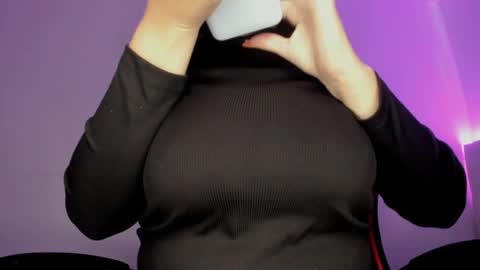 Snapshot of silvia_richiej chatting on 11/12/25, 05:46 silvia online show from 11/12/25, 05:46