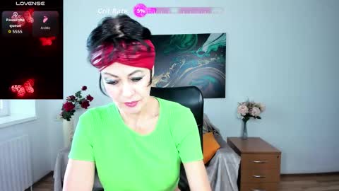 Silvia Wallec online show from 11/12/25, 11:54