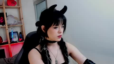 Snapshot of sima_wendy chatting on 04/07/26, 06:25 Wendy help me get get 69 likes online show from 04/07/26, 06:25