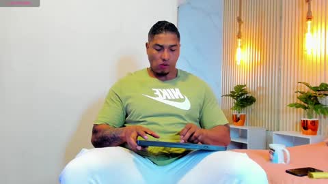 Snapshot of simeone_panda chatting on 01/15/25, 11:53 simeone_panda online show from 01/15/25, 11:53