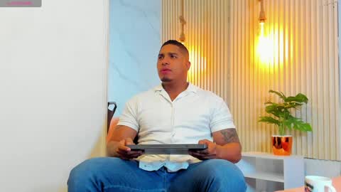 Snapshot of simeone_panda chatting on 01/20/25, 11:45 simeone_panda online show from 01/20/25, 11:45