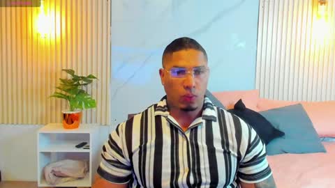 Snapshot of simeone_panda chatting on 02/02/25, 12:35 simeone_panda online show from 02/02/25, 12:35