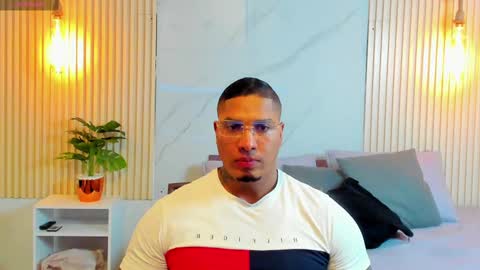 Snapshot of simeone_panda chatting on 02/17/25, 01:10 simeone_panda online show from 02/17/25, 01:10