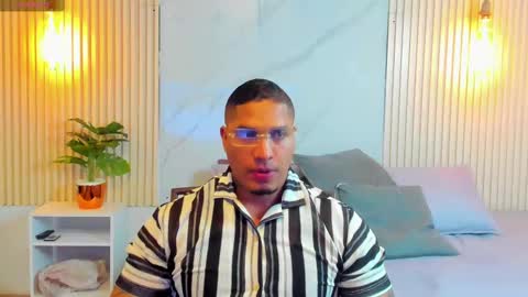 Snapshot of simeone_panda chatting on 02/18/25, 01:11 simeone_panda online show from 02/18/25, 01:11