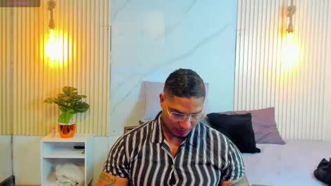 Snapshot of simeone_panda chatting on 02/24/25, 05:42 simeone_panda online show from 02/24/25, 05:42