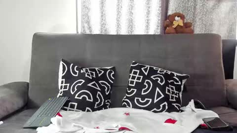 Snapshot of simeone_panda chatting on 09/16/25, 02:40 simeone_panda online show from 09/16/25, 02:40