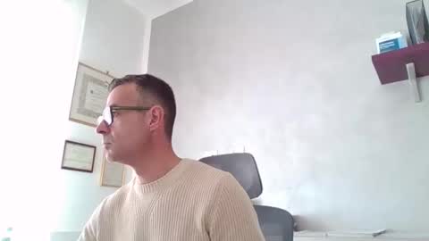 Snapshot of simmeturbate chatting on 04/22/26, 10:17 Italiandaddyitalydickassbottomassholecomshowmasturbatenudeboyitalyatleticcutemuscolarhardcockdickboy online show from 04/22/26, 10:17
