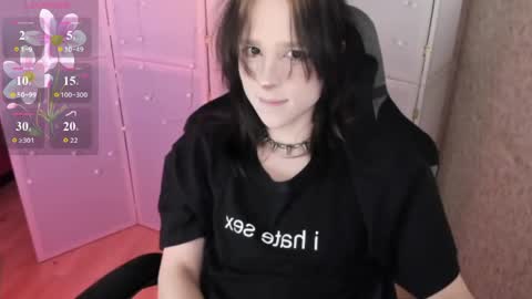 Snapshot of simochka_ chatting on 04/24/26, 11:01 Simochka online show from 04/24/26, 11:01