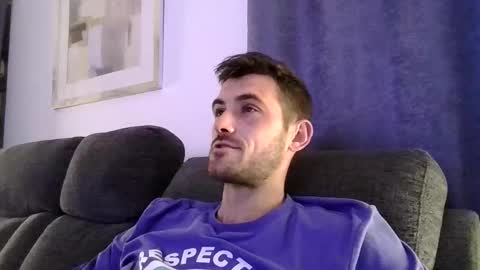 Snapshot of simomoliver chatting on 11/23/25, 11:26 simomoliver online show from 11/23/25, 11:26