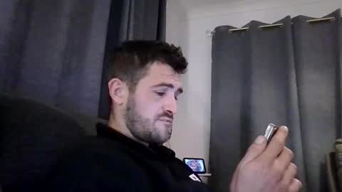 Snapshot of simomoliver chatting on 11/24/25, 07:24 simomoliver online show from 11/24/25, 07:24