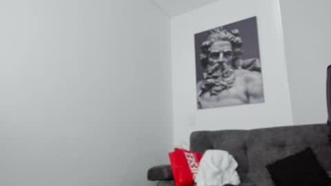 simon_leon01 online show from 11/21/25, 11:42