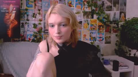 Simona online show from 10/24/25, 09:33