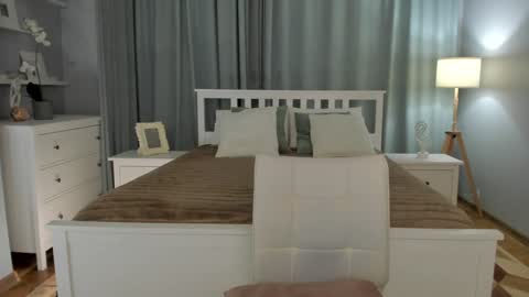 Simona  online show from 12/18/24, 06:03