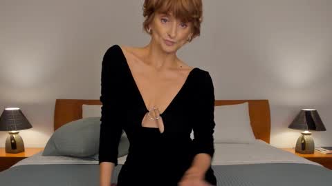 Simona  online show from 11/29/25, 11:02