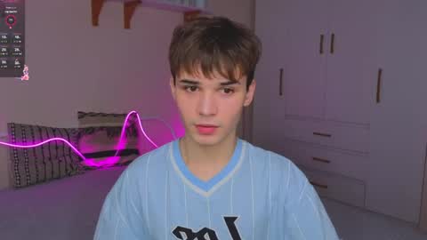 Snapshot of simonboy592 chatting on 04/14/26, 09:15 Alex online show from 04/14/26, 09:15