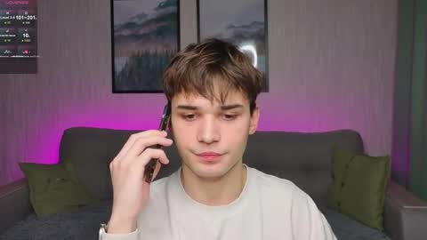 Snapshot of simonboy592 chatting on 04/18/26, 09:57 Alex online show from 04/18/26, 09:57